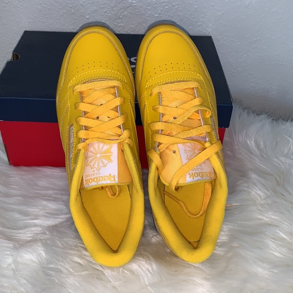 Wmns Classic Leather Toxic Yellow Gum - Picture 7 of 10
